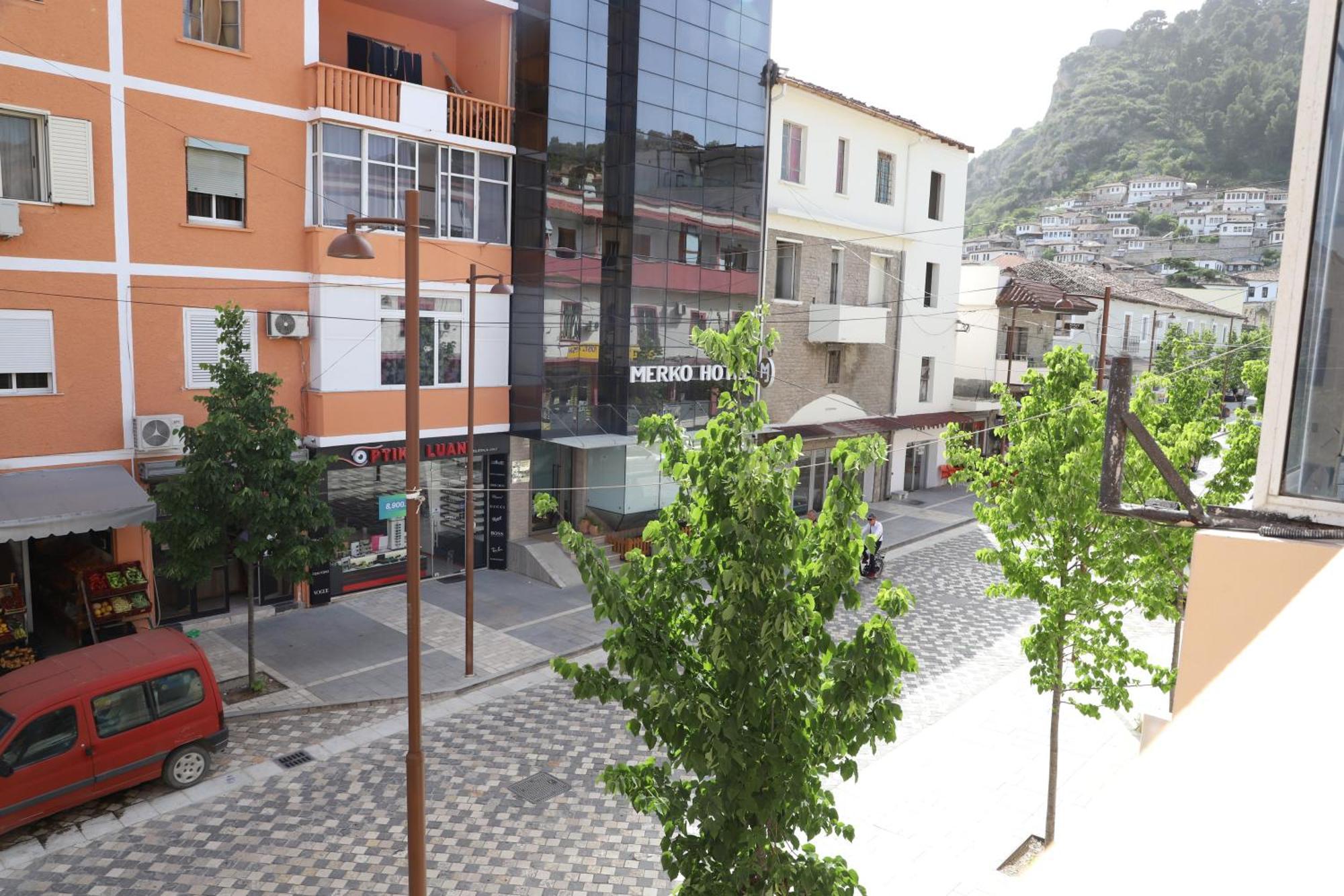 Apartment Eda City Center Berat Esterno foto